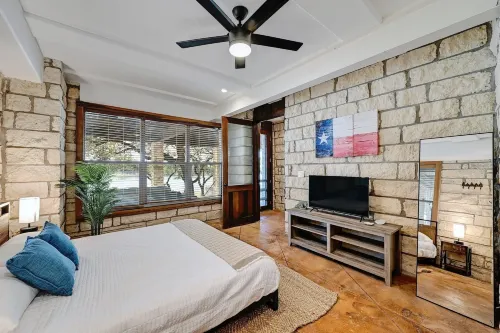 Luxury Lakefront Escape on Lake Travis Hotels in Travis County