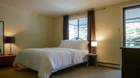 Muskoka Four Bedroom House on the Lake