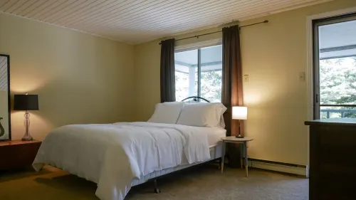 Muskoka Four Bedroom House on the Lake Hotels in Georgian Bay