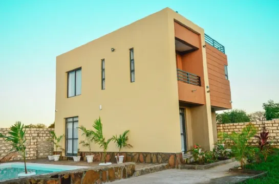 Executive 3bdrm villa with private pool on 2 min from the beach