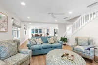 4-bedroom, 3.5 bath house w/Pool, AC, WiFi in Siesta Key; 1 mile from Village