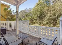 Beach Condo Retreat Walk to Award-Winning Beaches! Hotels in Twin Lakes