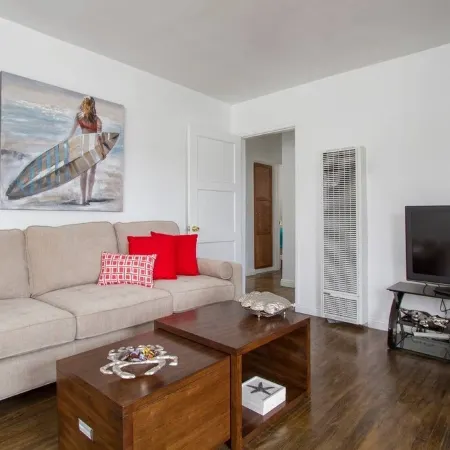 Welcome to Venice Beach! Steps from Abbot Kinney!