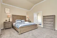 Stylish 6-bedroom house in serene Fresno with Pool access and lake walking trail 틸 룬 노스 공원 주변 호텔