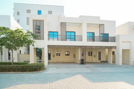 Luxury 3-bedroom villa in Fujairah with resort amenities Отели рядом с достопримечательностью «Фуджайра Исторический Форт»