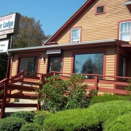Naugatuck Motor Lodge
