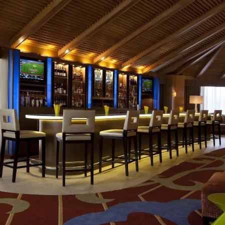 DoubleTree by Hilton Hotel Houston - Greenway Plaza Отели рядом с достопримечательностью «Менил Коллекшен»