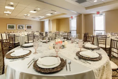 Hilton Garden Inn Bakersfield Отели в г. Керн