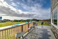 Coastal Retreat Deck, Ocean Views and Walk to Beach - Wi-Fi