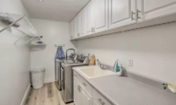 Spacious Kent Home Great for Large Families!