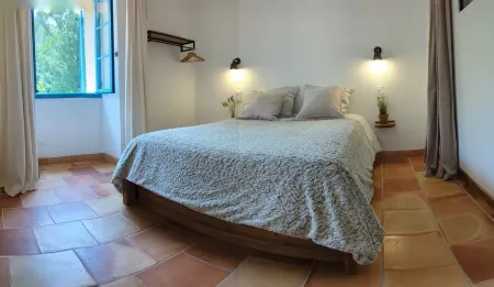 Charming gîte with private spa and river at the bottom of the garden. Baronnies