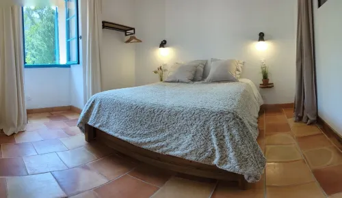 Charming gîte with private spa and river at the bottom of the garden. Baronnies Hotels in Mollans-sur-Ouveze