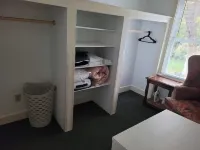 Roberts ave. Immaculate Rental For Nurses Apt C