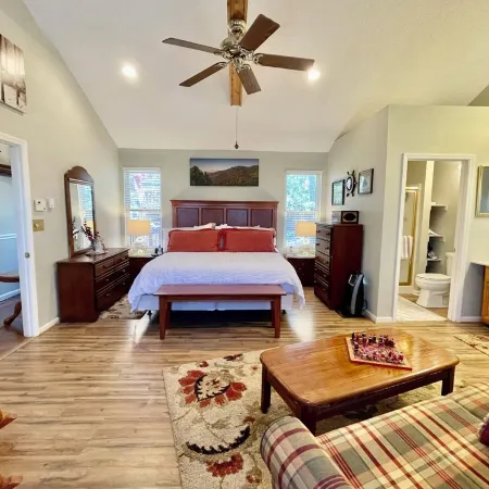 Cozy Mountain Cabin in Peaceful Setting /Near Hiking, Biking & Beech Mtn Resort