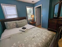 Hans' Villa - Charming 8 Bedroom Home with 2 Baths East Riverdale住宿飯店