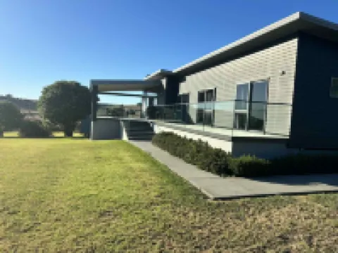 Coastal Paradise 4 bedroom Home with plenty of space for the boat