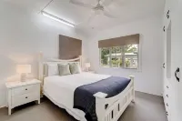 Luxury Absolute Beachfront and Pet friendly! Hotel a Kurrimine Beach