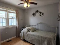 Charming 3-bedroom townhome 2 blocks from ocean and bay, in town of Stone Harbor Hotel a Stone Harbor