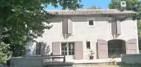 Pretty renovated farmhouse in Saint Rémy de Provence