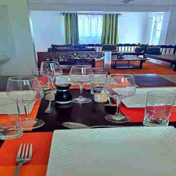 Luxury 2bedroom apartment -Tembo House Dining/Meeting Rooms