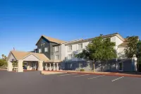 Garner Hotel Phoenix - Surprise Hotels near Albertsons