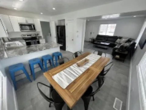 Mountain Lounge…TV, Wifi, Parking, + More!