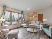 3-bed, 3-bath, 3-car garage executive home in Marshfield, WI Hotels in Marshfield