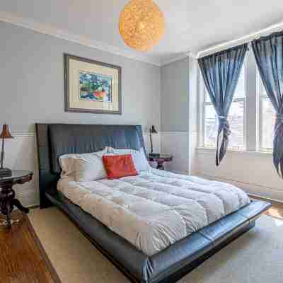 Stunning 3BRM Apartment with Rooftop Patio in the Beaches Area of Toronto Rooms
