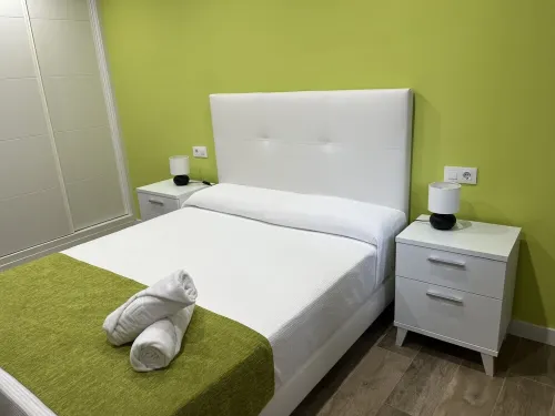 En el Centro del Pueblo. Esta Decorada en Estilo Moderno y es Totalmente Nueva Hotels in Mombeltran