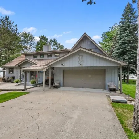 LAKEFRONT HOME w BEACH @ HIGGINS LAKE! Отели в г. Джерриш Тауншип