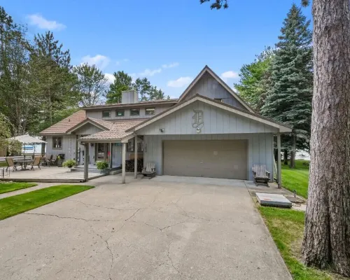 LAKEFRONT HOME w BEACH @ HIGGINS LAKE! Hotels in Gerrish Township