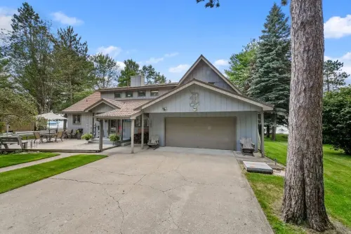 LAKEFRONT HOME w BEACH @ HIGGINS LAKE! Hotels in Gerrish Township