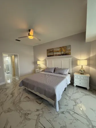 Villa Sunshine: Elegant & Modern 4BR Pool House