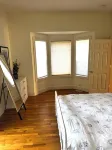 Cottage next to historical home in Lake Oswego