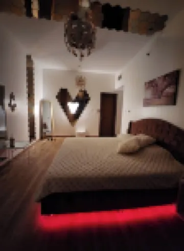 CreekView Luxury Apartment