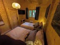The Chalet Du Bois: Cozy comfort for 2 between garden and woodland 게흐빌르 호텔