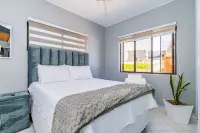 4-bedroom  house in charming Durban North with WiFi, AC. Start your vacation now