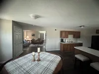 Brand new 2-bedroom apartment in amazing Cross Lanes with WiFi, AC Hotels in Cross Lanes