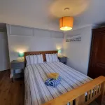 Ryde Beach Garden Apartment, stay Car free by the Sea