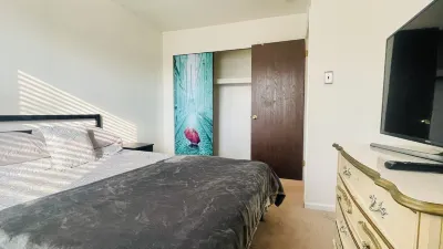 Charming 2-bedroom apartment with AC, WiFi in enjoyable Primos Hotels near Cobbs Creek Golf Club