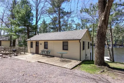 Lakefront Cabin w/Pontoon available! Hotel a Chetek
