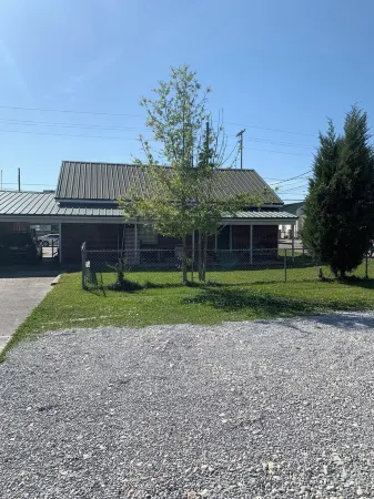 The Burnside House.  Charming Bungalow in the center of Gonzales