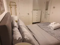 Charming & Spacious 3-Bed Family Home in Heart of Romsey Hotels in Romsey