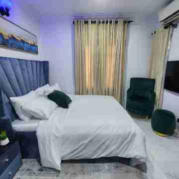 Cozy 2-bedroom bnb in beautiful Palmgrove Estate Ilupeju Lagos with AC & WiFi Rooms