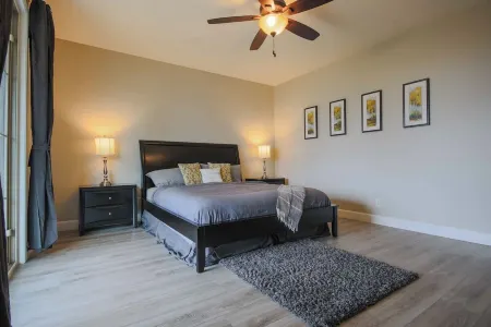 Welcome Home! Отели рядом с достопримечательностью «Deran Koligian Stadium»