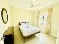 Relaxing seashore home with AC &WiFi in Lovely Lucea-btw MoBay & Negril-30 Mins のホテル