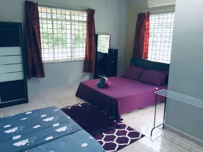 Deena Homestay (Utan Aji), Spacious, 6-8pax, Free Wifi Hôtels à : 