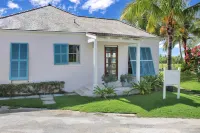 2 Bed 2 Bath Waterfront House located in Schooner Bay, Abaco Hotels in Schooner Bay