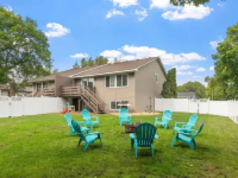 Modern 4BR FirePit Grill 2MI NSC Pet-Friendly! Hotels in Blaine
