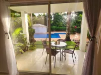 Tranquil and Spacious Townhouse-7 minutes to the beach Hôtels à : Hacienda De La Luna